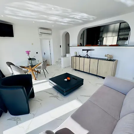 Luxury Villa *