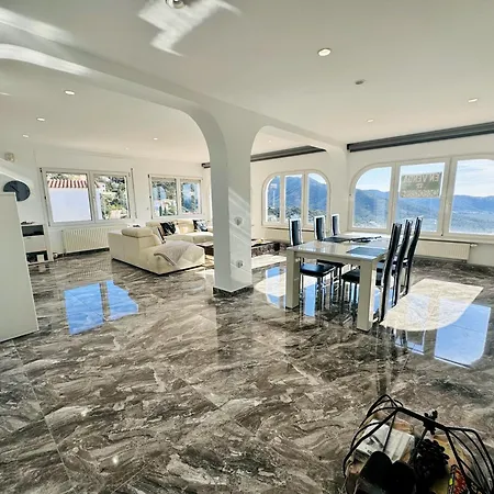 Luxury Villa *